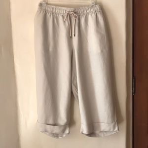 Light tan linen capri pants size 26/28
